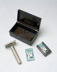 Gillette safety razor with its original bakelite box  c 1930s.