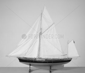 Yawl rigged sailing yacht 'Jullanar'. Model