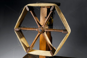 Arkwright's wrap-reel winding wheel  1769-1775.