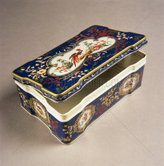 Biscuit tin with lid  1937-1990.