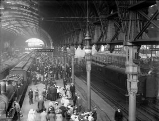 Holiday crowds at Paddington Station  London  c 1912.