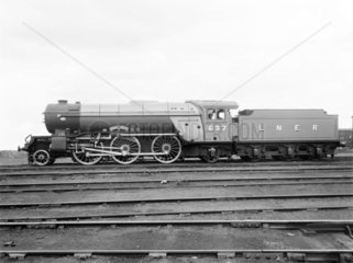 ‘Green Arrow’  V2 class locomotive  1 June 1936.