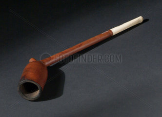 Wood tobacco pipe  European  19th century.