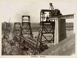 Construction of the new Nerbada Bridge  India  c 1929