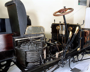 White Steamer 10 hp steam motor car  1903-1905.