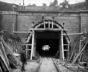 Reconstructing Gill’s Corner Tunnel  1892.