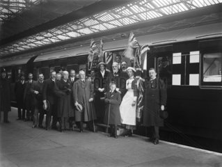 Exhibition train at Huddersfield  First World War  17 November  1917