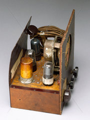 Radio with the first Printed Circuit Board by Paul Eisler  1942.