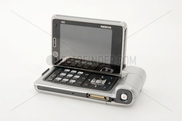 Nokia N92 mobile phone with television receiver  2006.