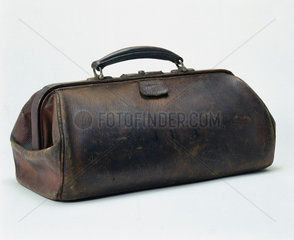 Leather doctor's bag  1890-1930.