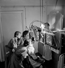 X-ray diagnosis  screening with trainees  1952.