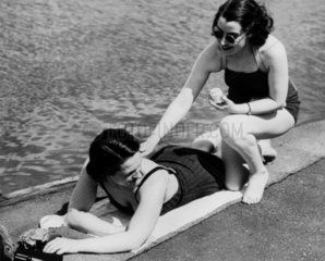 Girls at the Serpentine Lido.