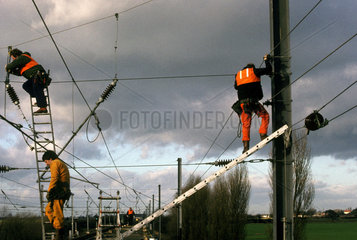 Railway electrification at Overton  10 January 1989.