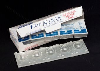 Disposable ‘1-Day Acuvue’ contact lenses  1999.