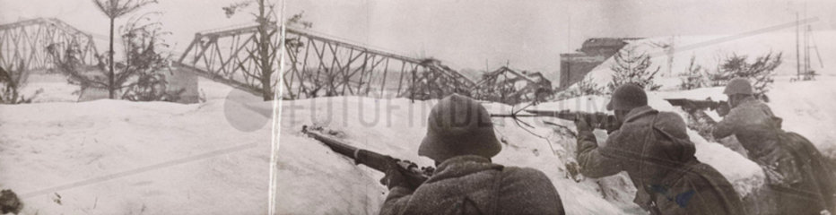 'On the Leningrad Front'  Russia  1942.