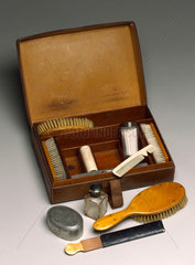 Victorian gentleman’s leather toilet case  late 19th century.