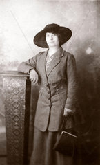 Woman wearing the latest fashions  1914-1918.