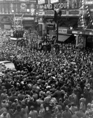 Crowds in Piccadilly Circus in Central Lond