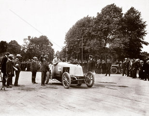 Car at the starting line before the 50 Guinea Cup  Phoenix Park  Dublin  1903.