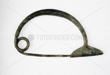 'Bow' type fibula brooch  c 700-500 BC.