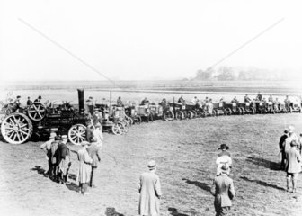 Traction engines and tractors racing in the