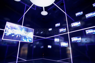 Berlin  Deutschland  Samsung praesentiert die Moeglichkeiten vernetzter TV-Technik auf der IFA 2010
