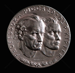 Medal commemorating balloon flight of Piccard and Kipfer  1931.