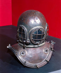 Early helmet for closed diving dress  1839.