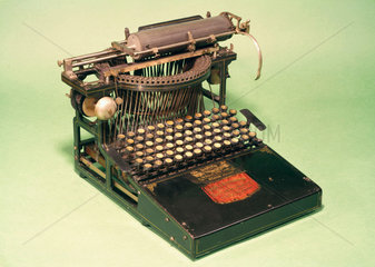 Caligraph typewriter  1883.
