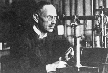 Heinrich Rubens  German physicist  early 20th century.