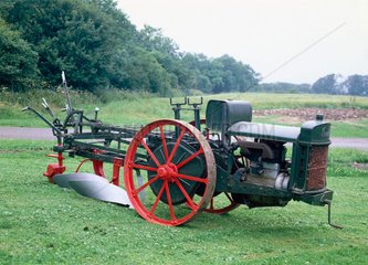 Fowler-Wyles motor plough with two furrows  1910-1920.