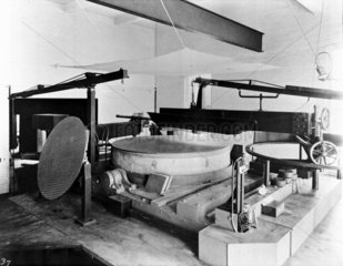 Grinding and polishing machine for the Hooker Telescope mirror  1910-1916.
