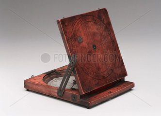 Azimuth compass sundial  1731-1776.