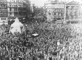 VJ celebrations at Picadilly Circus in London 15 August 1945.