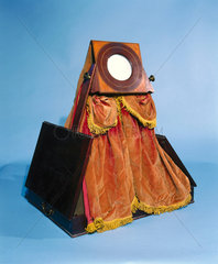 Folding tent-type camera obscura  1800-1824.