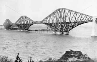 The great cantilever bridge across the Firt