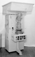 Siemens electron microscope  Germany  1943.
