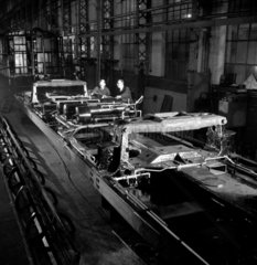 Men laying out a diesel train chassis  English Electric  Preston  1956
