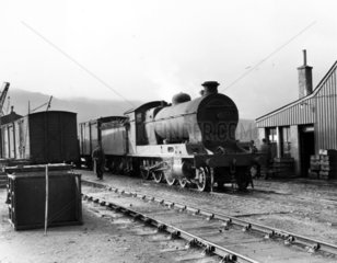 'Clan Goods' class 4F 4-6-0 steam locomotiv