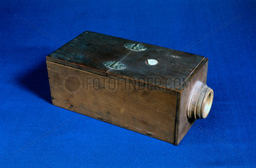 Early box form of camera obscura by Jones  London  c 1805.