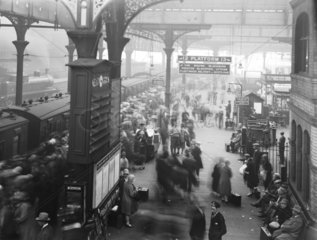 Crowds at Manchester Victoria Station  7 August 1927.