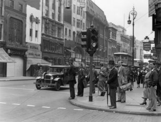 New traffic signals in operation  Oxford Street  London  5 July 1931.