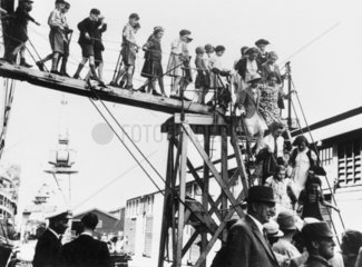 British evacuees arriving in Australia  Second World War  5 January 1941.