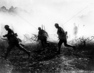 Soldiers attack during a battle on the Western Front  1914-1918.