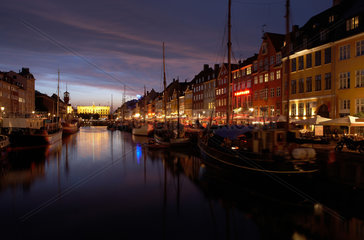 Kopenhagen  Daenemark  Abendstimmung am Nyhavn