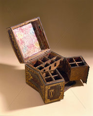 Italian medicine chest  1600-1750.