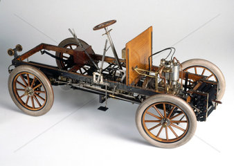 Motor car chassis  1904.
