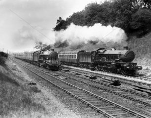 'King' Class 4-6-0 hauling a Taunton - Padd