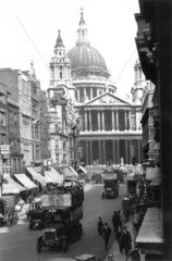 St Paul's Cathedral  London  c 1910s.