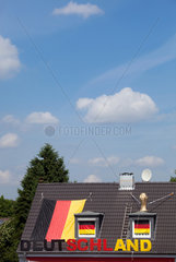 Essen  Deutschland  WM-Dekoration auf dem Dach eines Privathauses